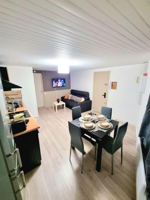 Rive-de-Gier Appartement Neuf מראה חיצוני תמונה